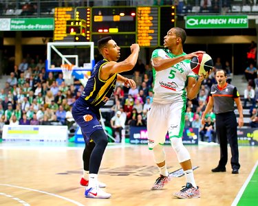 ESSM LE PORTEL - HYERES TOULON VAR BASKET