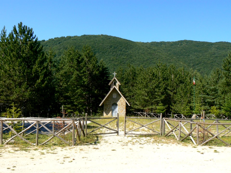 MM00-0807 ABRUZZO CHURCH MNT FZ7