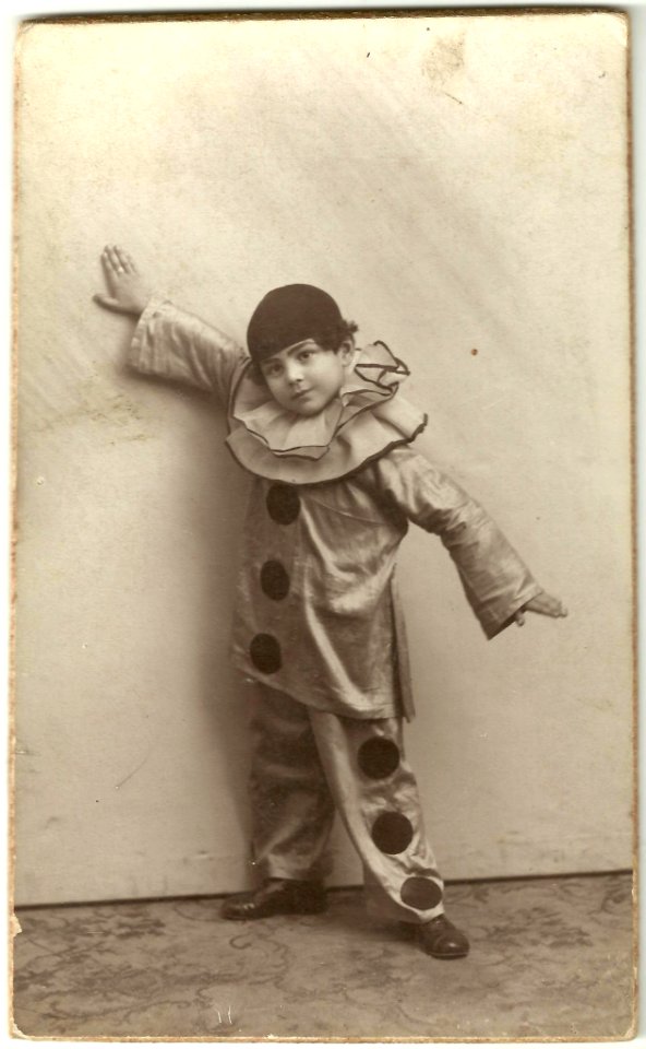 Sweet young Pierrot, Bajos, Spain