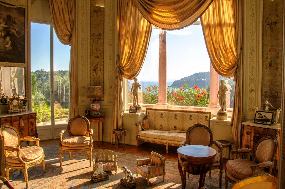Exhibition splendor rothschild villa