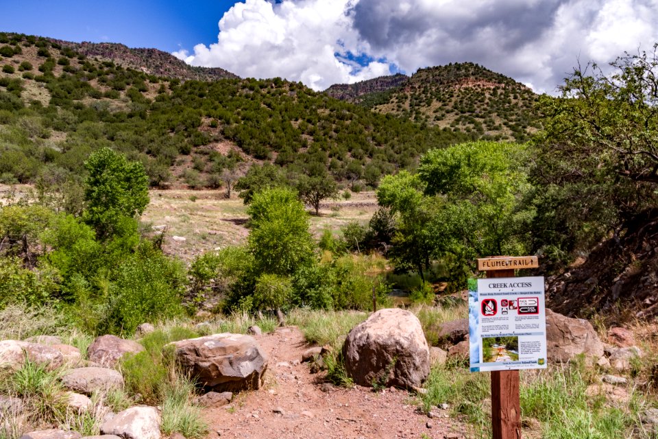 Flume Trail to the old Fossil Creek Dam