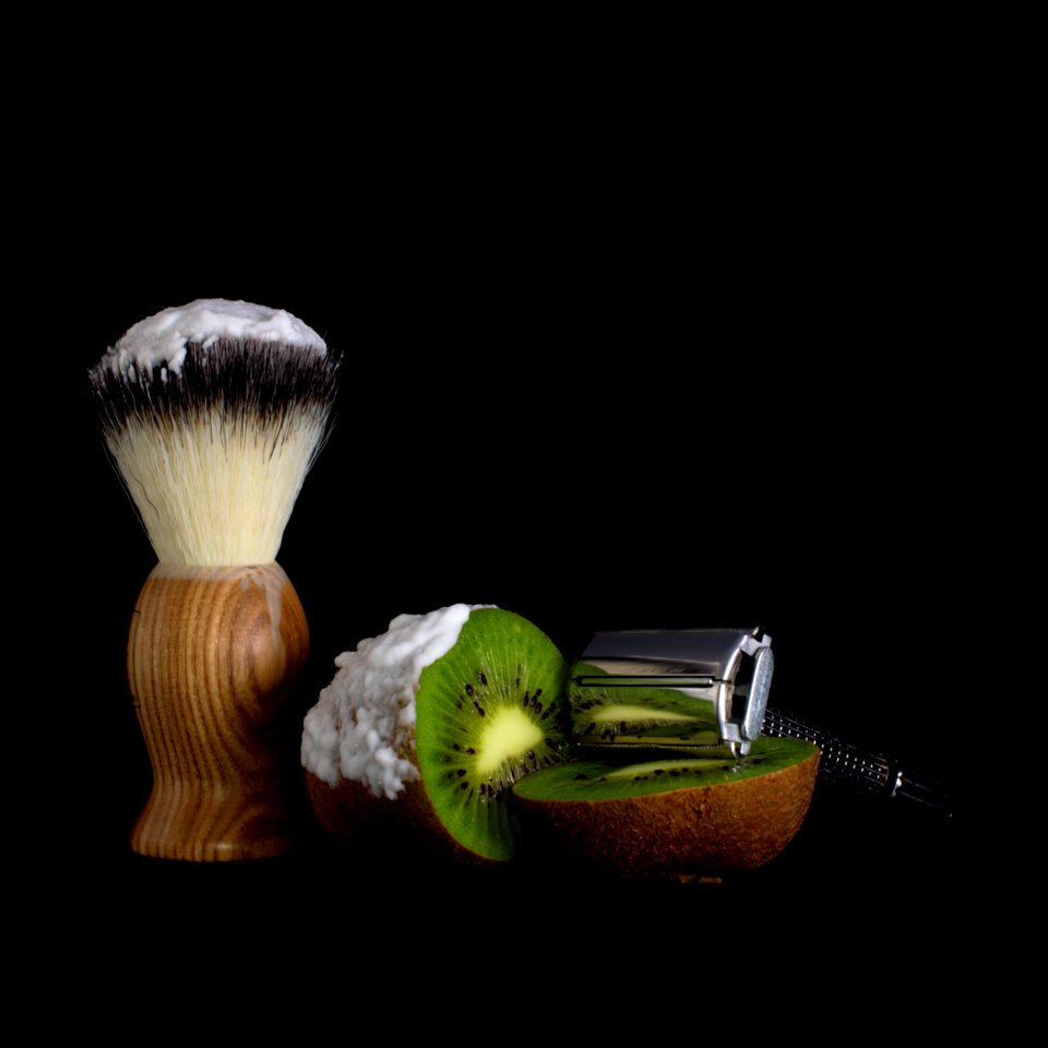 Kiwi (From a series: How to Eat)