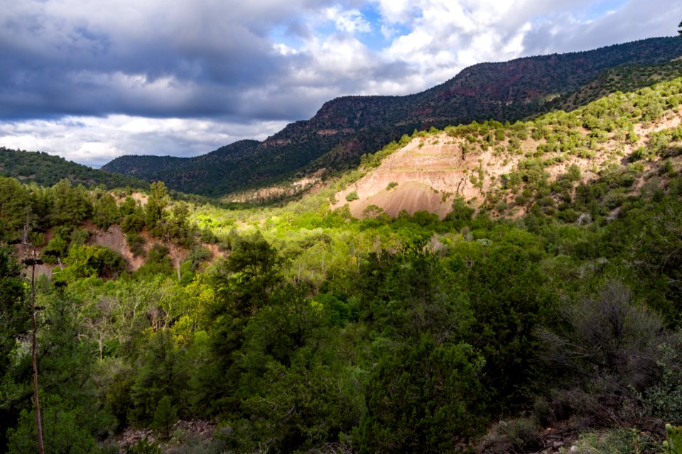 Flume Trail to the old Fossil Creek Dam