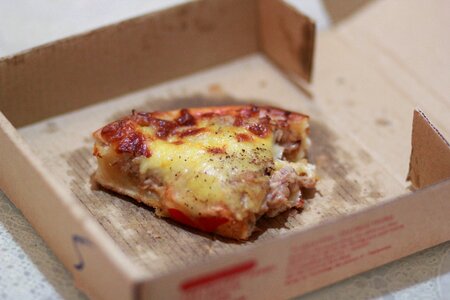 Faoodst˚f take away pizza slice