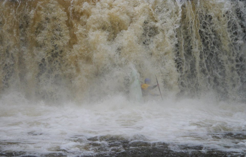 Sgwd ddwli uchaf: paddler on the river Nedd Fechan