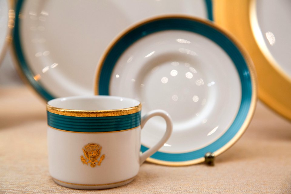 Obama china service - coffee cup 01 2015