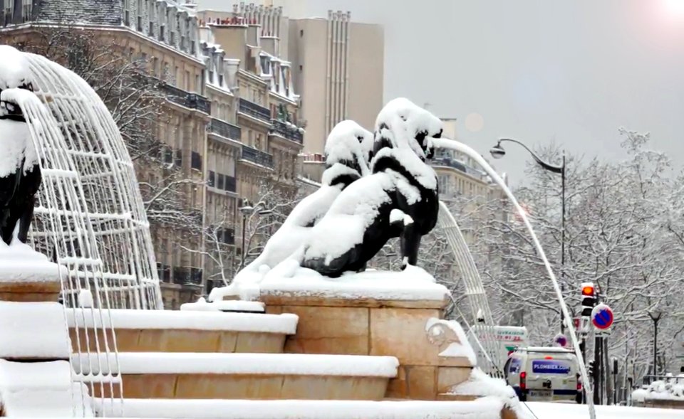 Paris under snow 3