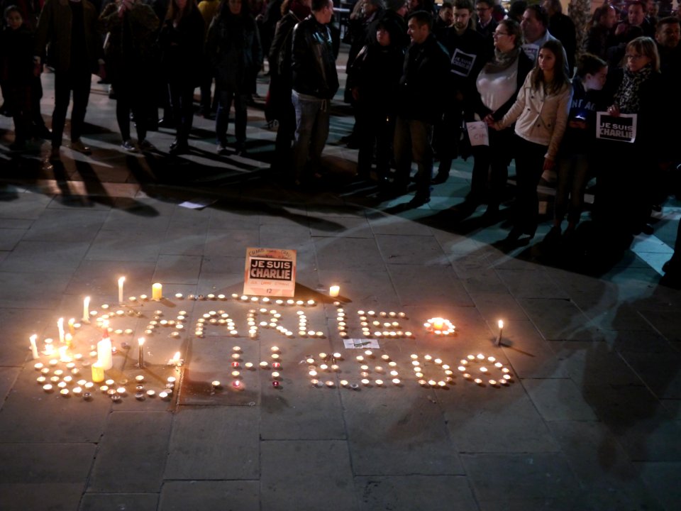 Rassemblement de soutien à Charlie Hebdo - 7 janvier 2015 - Toulon -  P1980319