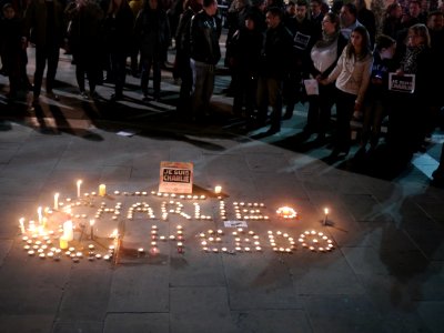 Rassemblement de soutien à Charlie Hebdo - 7 janvier 2015 - Toulon -  P1980319