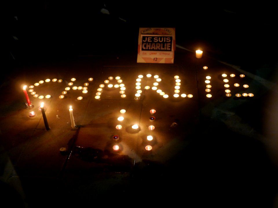 Rassemblement de soutien à Charlie Hebdo - 7 janvier 2015 - Toulon -  P1980296
