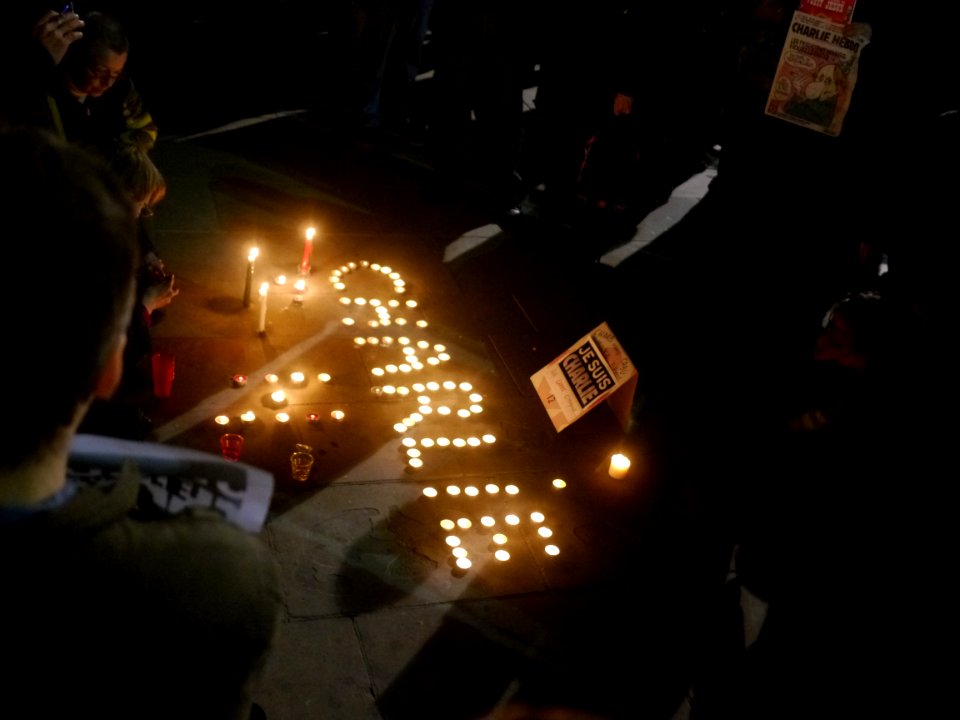 Rassemblement de soutien à Charlie Hebdo - 7 janvier 2015 - Toulon -  P1980292