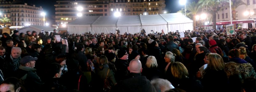 Rassemblement de soutien à Charlie Hebdo - 7 janvier 2015 - Toulon -  P1980251-P1980253