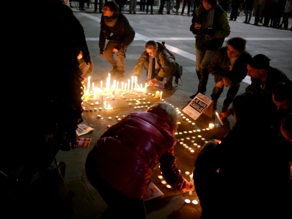 Rassemblement de soutien à Charlie Hebdo - 7 janvier 2015 - Toulon -  P1980334