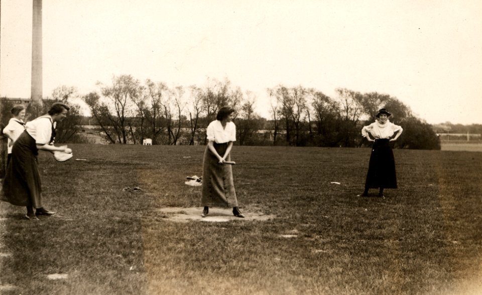 Women's Softball, 1915