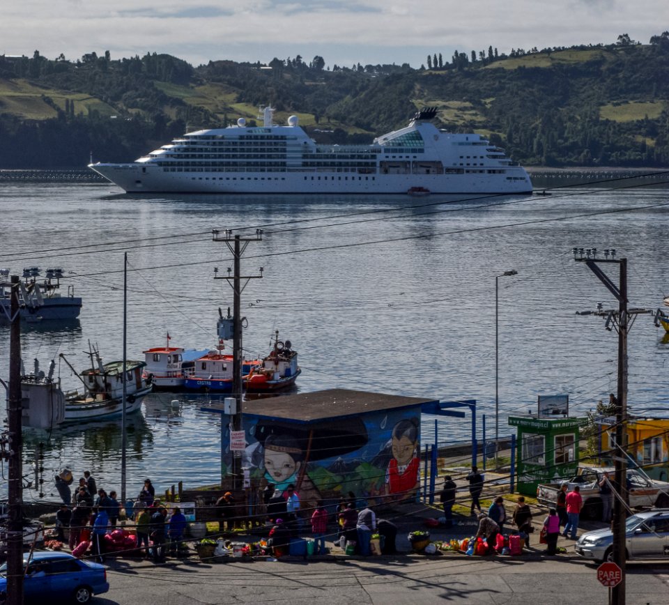 Crucero "Seabourn Quest" en bahía de Castro (Chiloé - Chile)