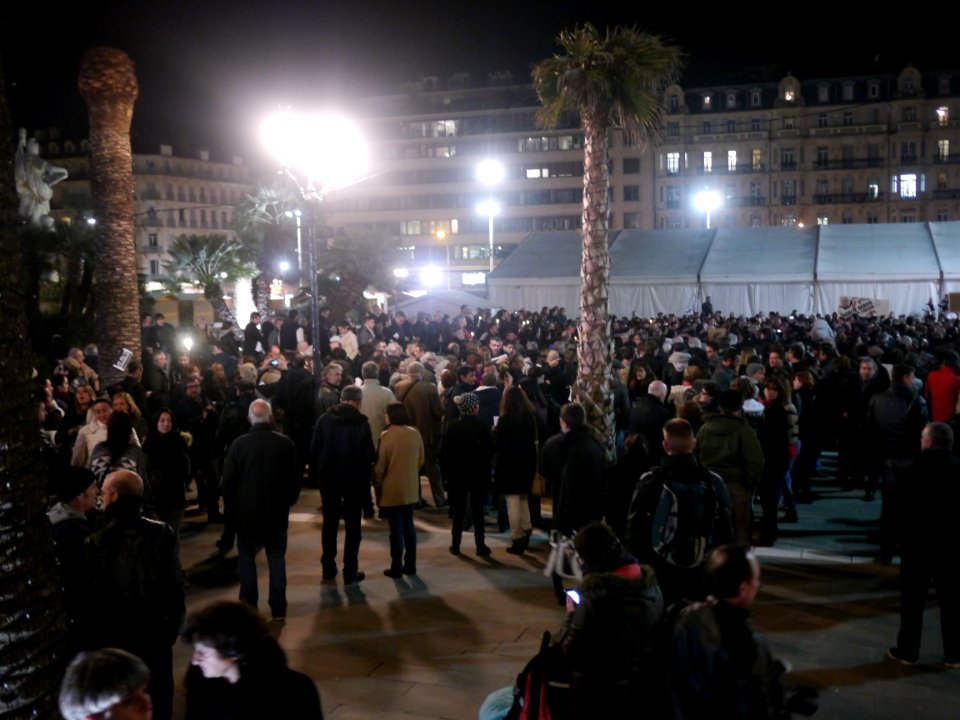 Rassemblement de soutien à Charlie Hebdo - 7 janvier 2015 - Toulon -  P1980265