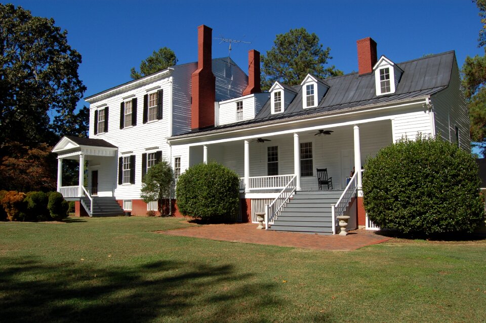 Antebellum wooden house architecture