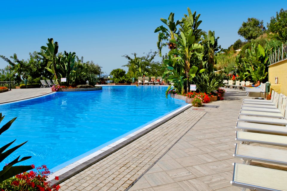 hera piscina corner.jpg