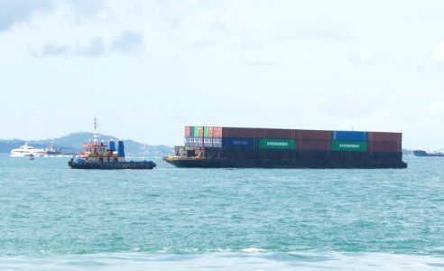 DSC 0370 tug and barge