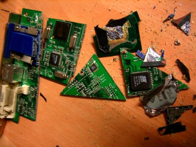 Breaking a Nvidia GeForce 4 Ti : Bits and Pieces 1/3 photo