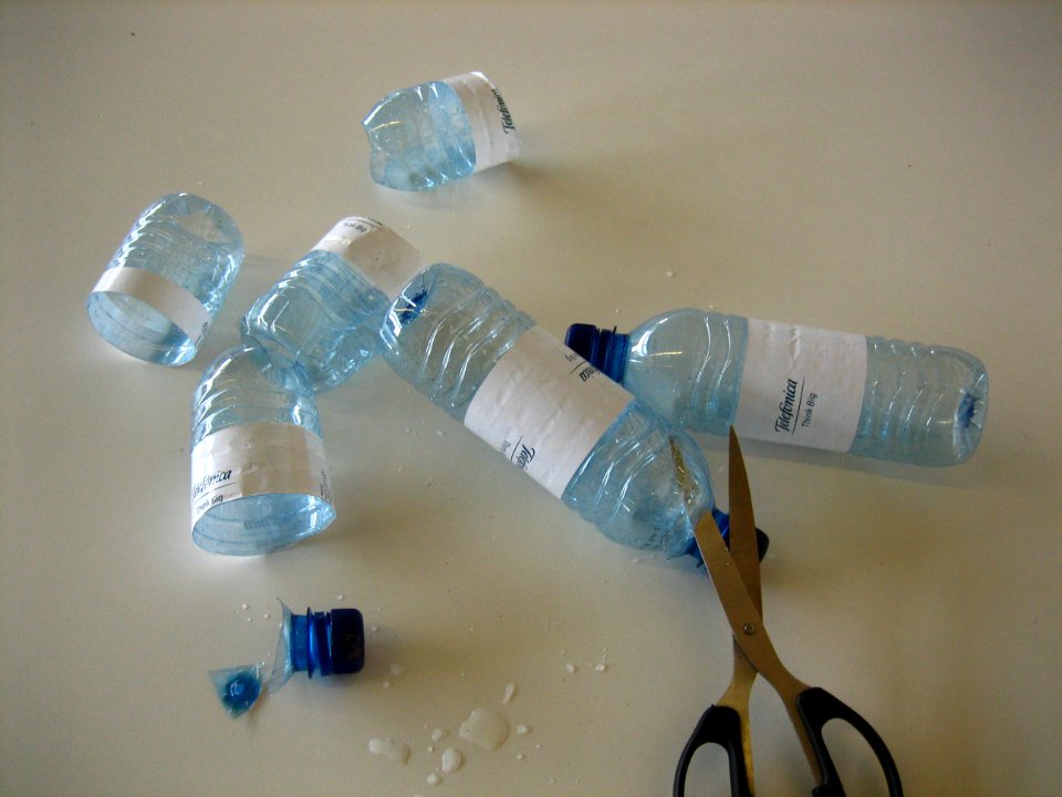 Cutting PET Bottles - Design meets recycling with potipoti - Campus Party Aug 22, 2012 - Berlin, Germany