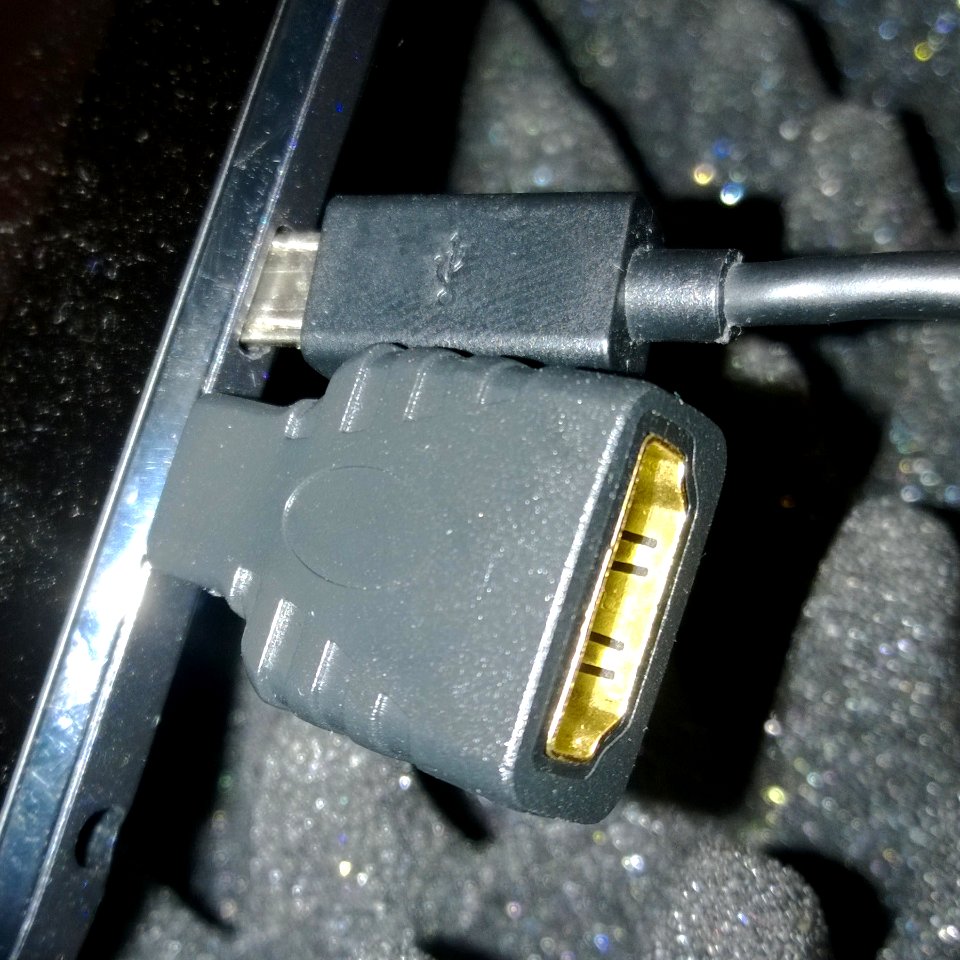 FAIL: micro USB & micro HDMI design layout on ASUS Transformer Book T100 5