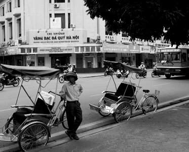 Black and white street rickshaw photo