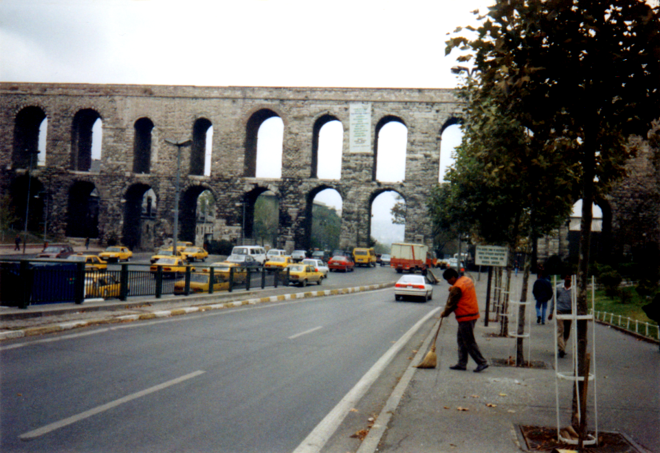 112 - 01.96-08A - Aquaduct van Valens, Istanbul, oktober 1995