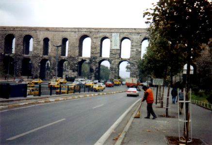 112 - 01.96-08A - Aquaduct van Valens, Istanbul, oktober 1995 photo
