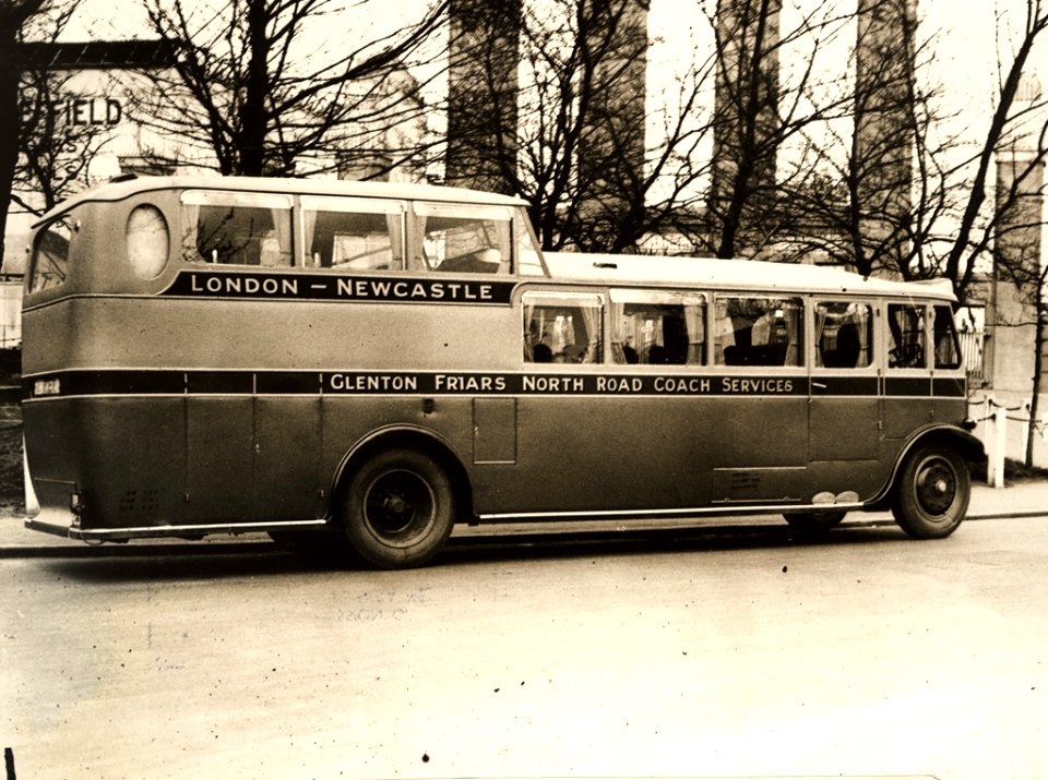 037141:Luxury Coach Newcastle upon Tyne Evening World c.1930/31