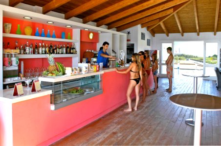 hera bar lido int.jpg