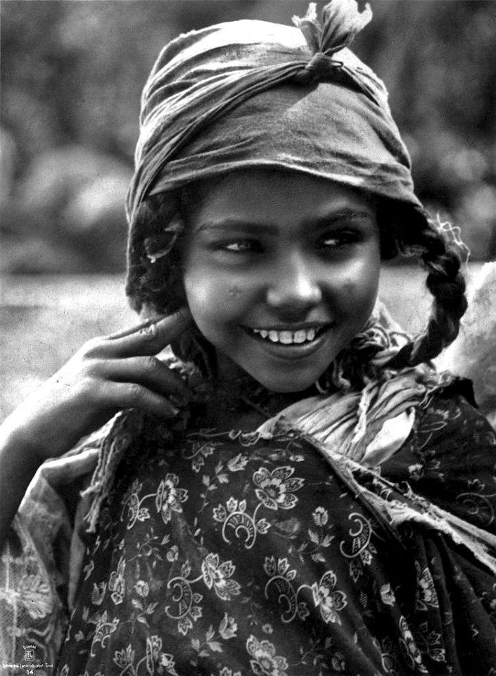 Tunisian girl by Lehnert & Landrock, ca. 1908