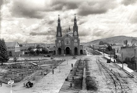 Foto por Gilberto Provoste, Plaza de Armas de Castro, 1946 (tratamiento HDR)