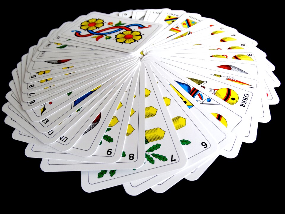 Card game strategy play