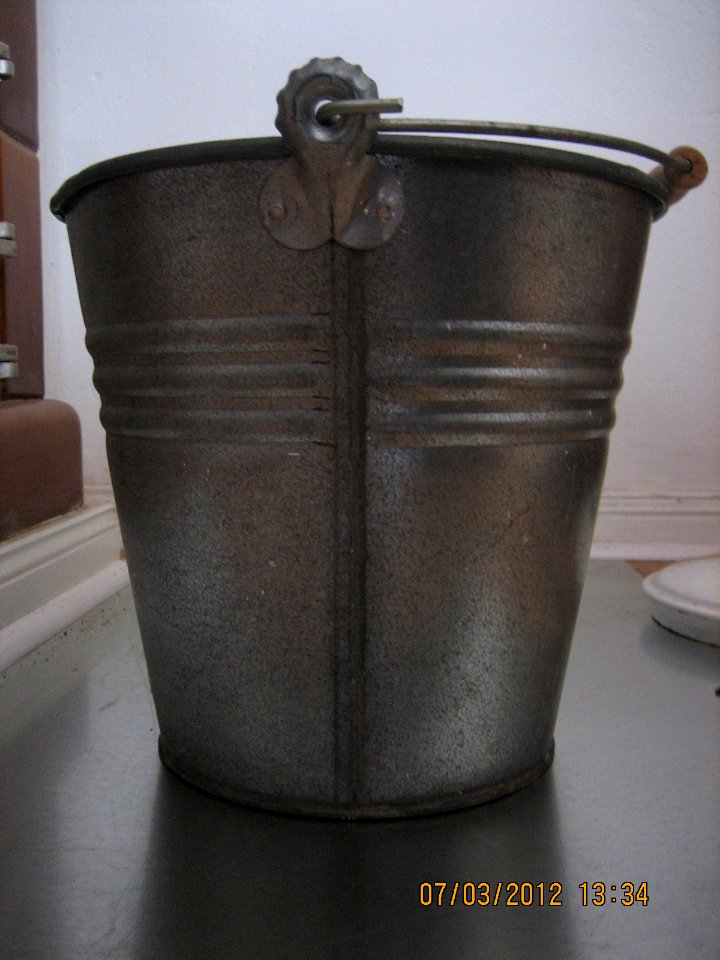 Zinc Bucket Side NoFlash