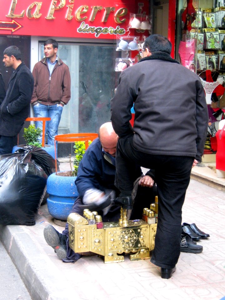 shoe shiner