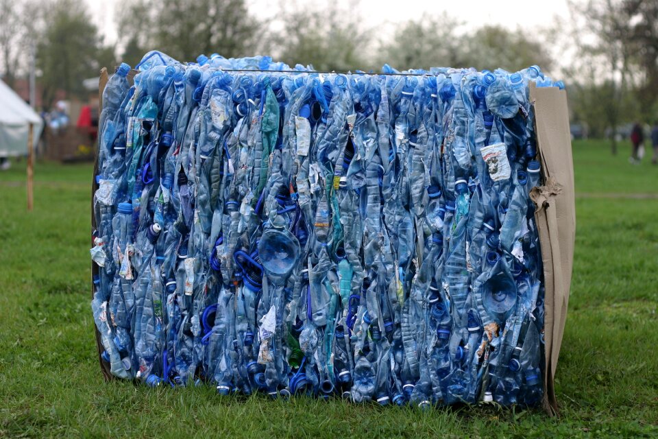 By participating in the purity of the plastic