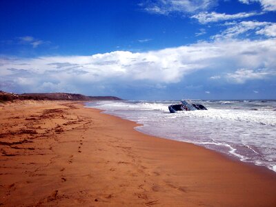 Forward wave shipwreck photo