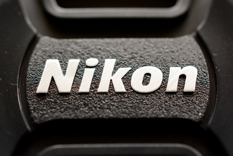 Black and white lens cap logo