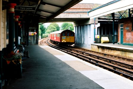 1938 stock unit 006 entering Ryde St Johns Road station from the North photo