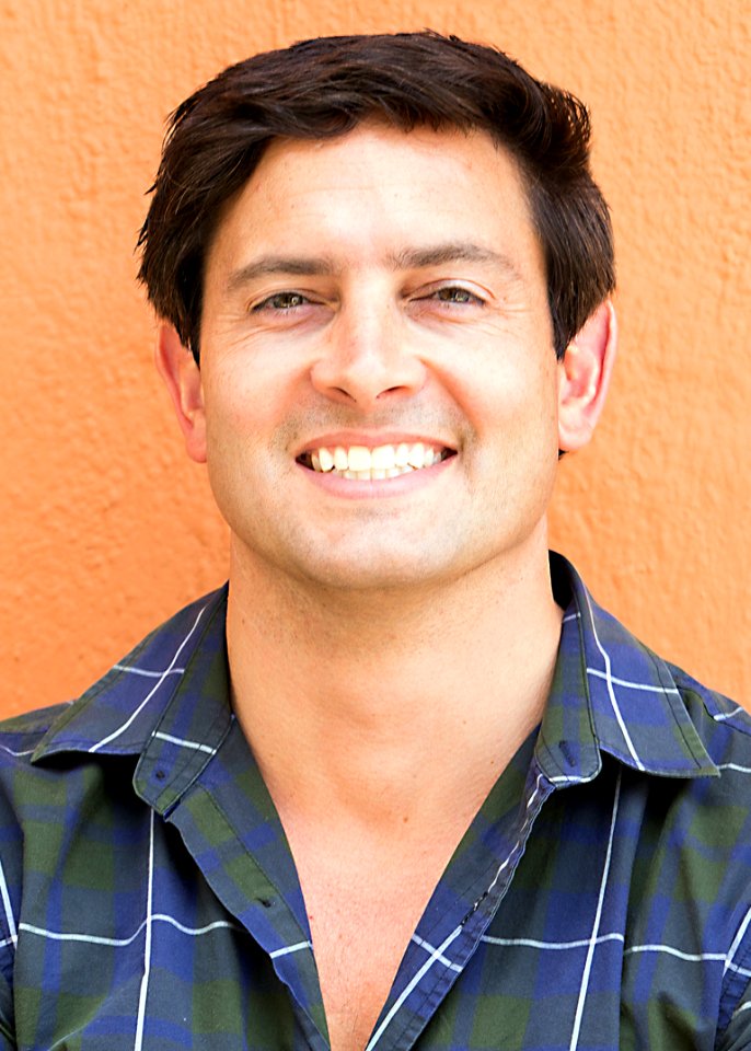 Barcott-headshot-BAK-5x7-2