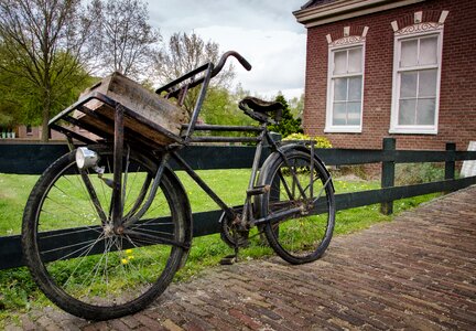 Dutch saddle crate photo