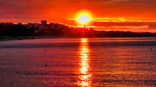 Sortida de sol a Montgat, al fons El Masnou