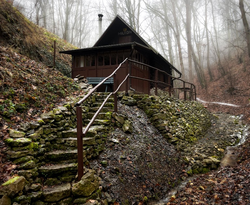 A log cabin in a secret gorge