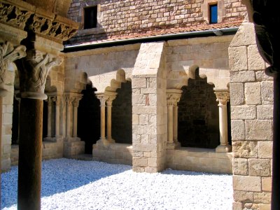Detall del claustre de Sant Pau del Camp, Barcelona