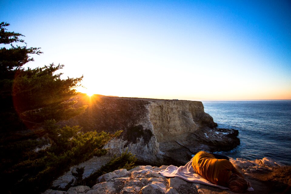 Lying blanket cliff
