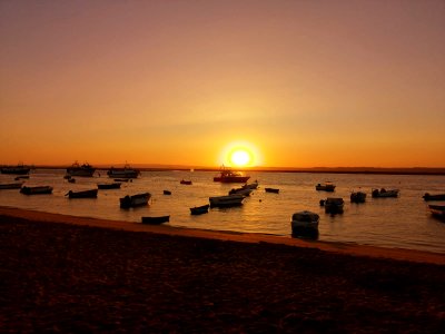 Barcos al atardecer photo