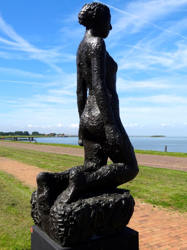Statue figure memorial