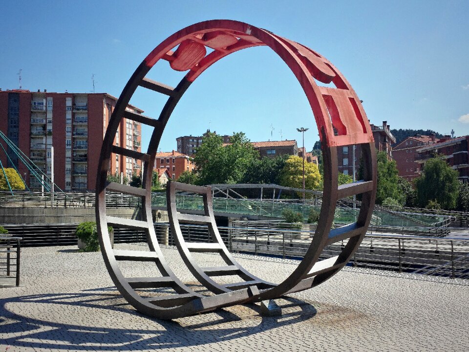 Monument sculpture iron