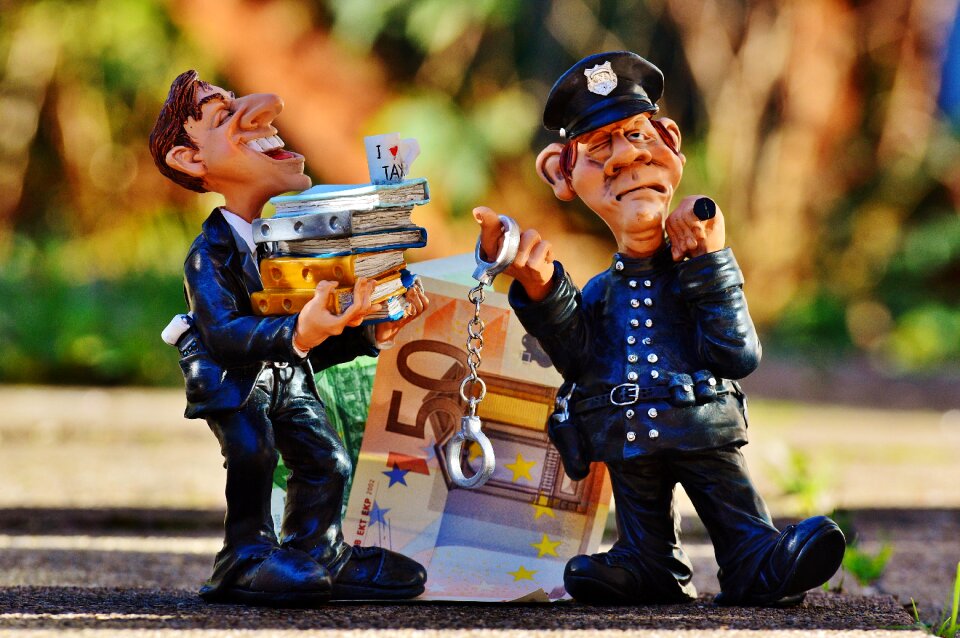 Handcuffs scam tax consultant